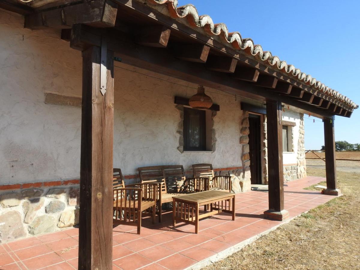 Eco-Lodge En La Reserva Privada Campanarios De Azaba - Proyecto De Conservacion Espeja Exteriör bild
