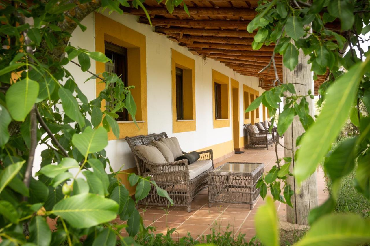 Eco-Lodge En La Reserva Privada Campanarios De Azaba - Proyecto De Conservacion Espeja Exteriör bild