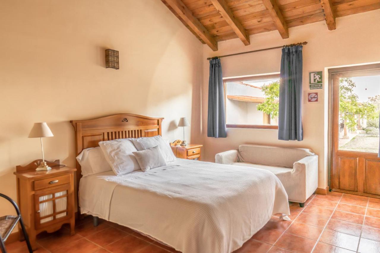 Eco-Lodge En La Reserva Privada Campanarios De Azaba - Proyecto De Conservacion Espeja Exteriör bild