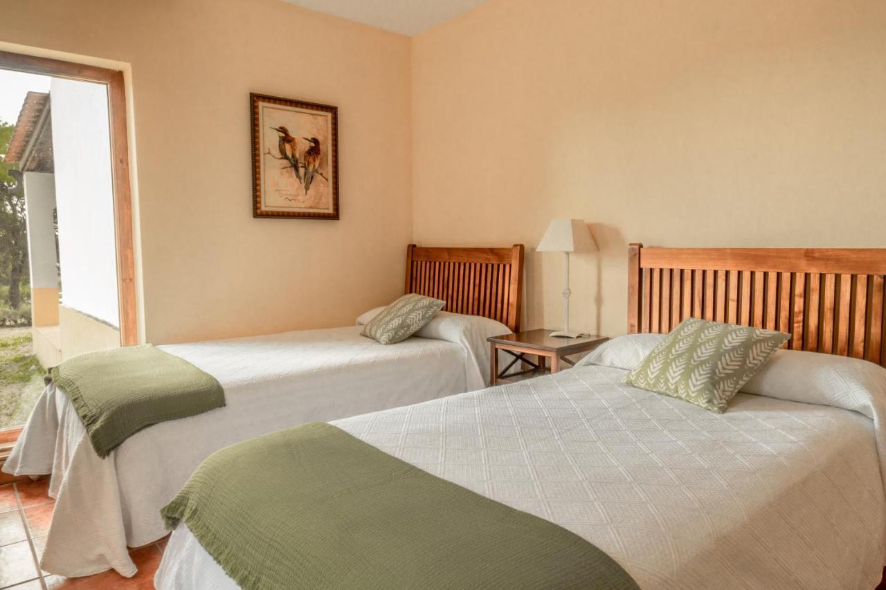 Eco-Lodge En La Reserva Privada Campanarios De Azaba - Proyecto De Conservacion Espeja Exteriör bild