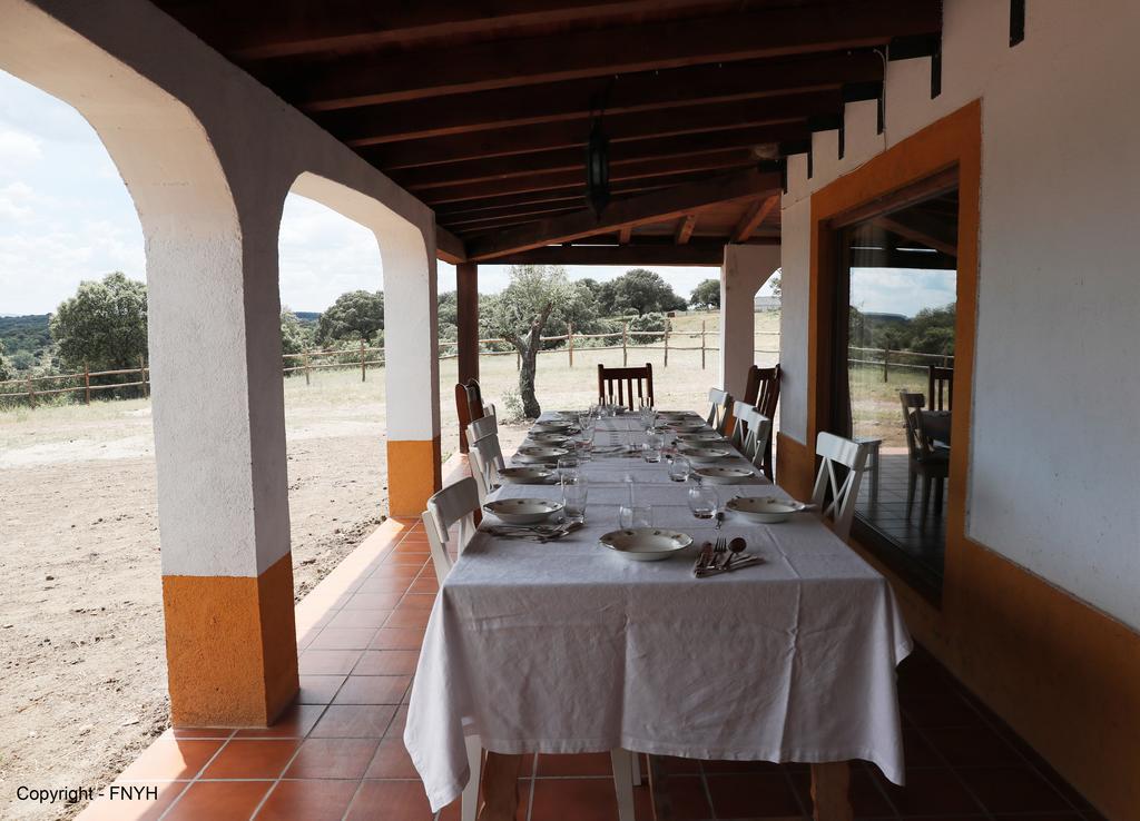 Eco-Lodge En La Reserva Privada Campanarios De Azaba - Proyecto De Conservacion Espeja Exteriör bild