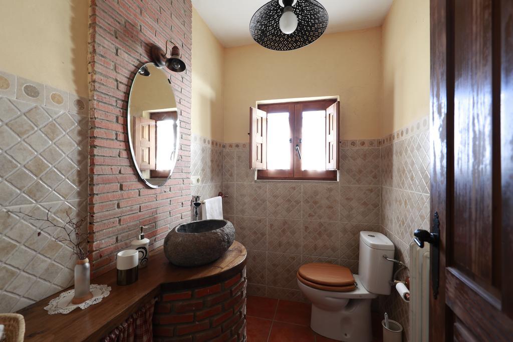 Eco-Lodge En La Reserva Privada Campanarios De Azaba - Proyecto De Conservacion Espeja Exteriör bild
