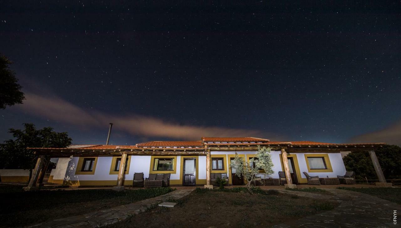 Eco-Lodge En La Reserva Privada Campanarios De Azaba - Proyecto De Conservacion Espeja Exteriör bild