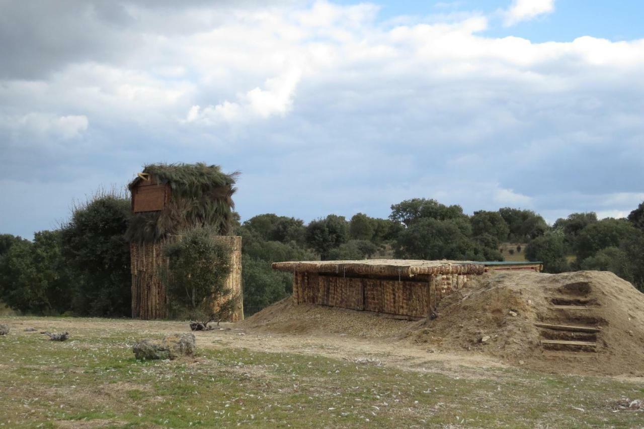 Eco-Lodge En La Reserva Privada Campanarios De Azaba - Proyecto De Conservacion Espeja Exteriör bild